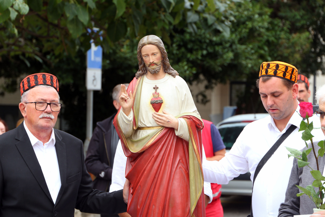 U bolničku kapelu u Šibeniku vraćen kip Presvetog srca Isusova