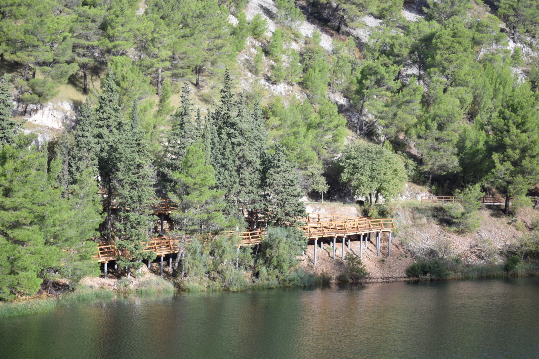 Završeni radovi na uređenju pješačke staze ispod Skradinskog mosta