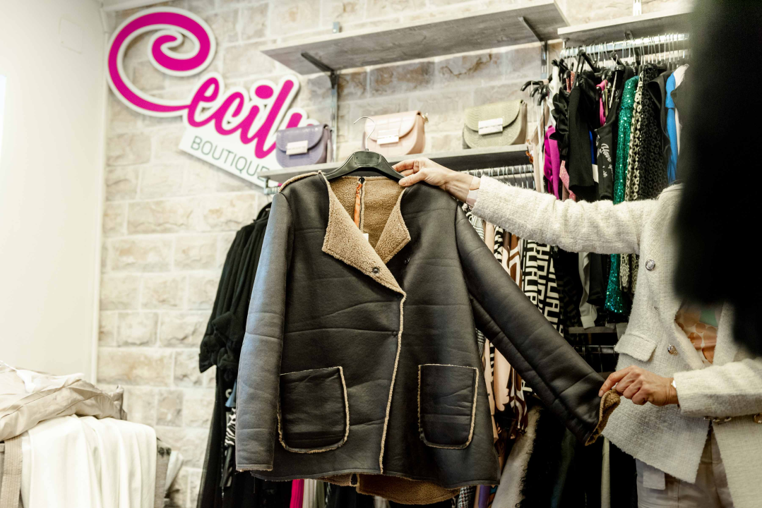 Obnovite svoju jesensku garderobu novim trendi komadima Butika Cecily! 