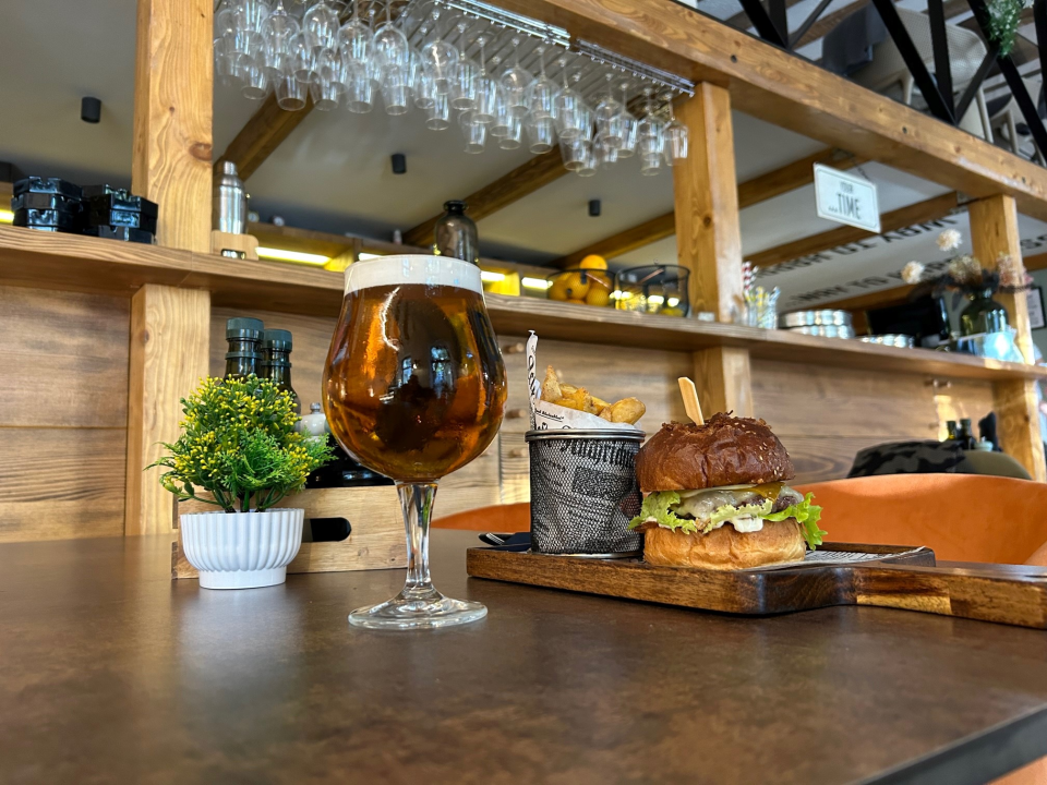 Bistro Bava vas nagrađuje na danima burgera!