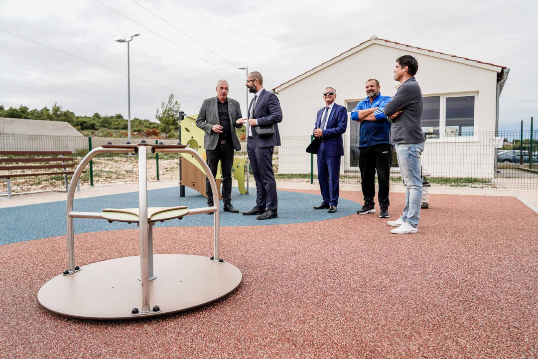 Izgrađeno novo dječje igralište u Danilo Birnju 