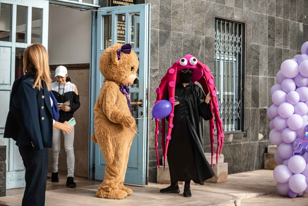 U Šibeniku obilježen Dan palčića: 'Našim anđelima među zvijezdama poslali smo balone na dar'