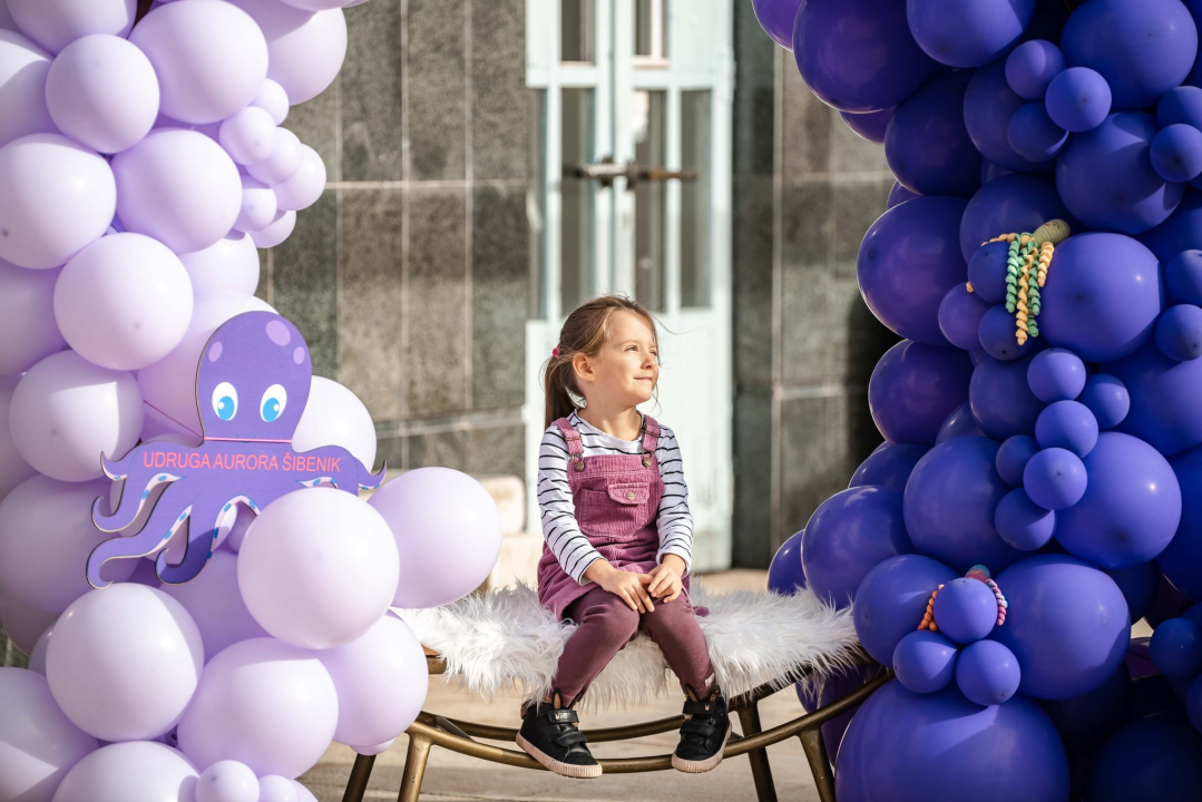 U Šibeniku obilježen Dan palčića: 'Našim anđelima među zvijezdama poslali smo balone na dar'