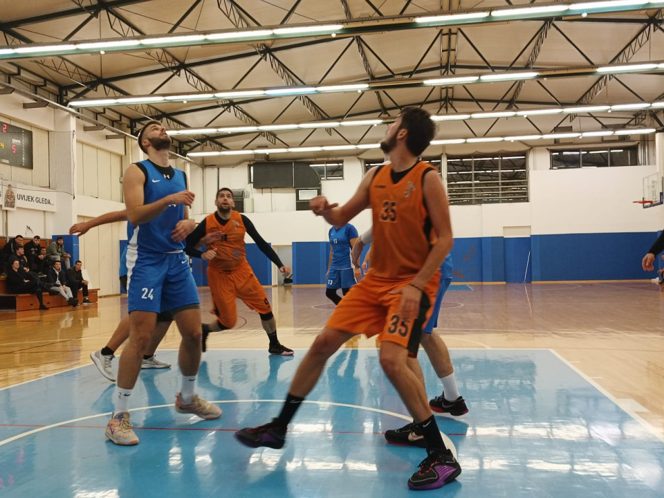 Šibenska rekreativna košarkaška liga: Karika i ŠiŠibenico i dalje guraju bez poraza