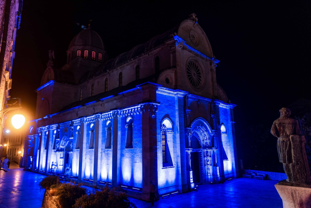 Katedrala i Arsen zasvijetlili u plavoj boji u povodu Svjetskog dana djece
