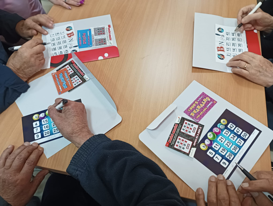 U kninskom Domu za starije organizirana tombola: 'Prvi put u svoje 93 godine sam osvojila nešto'