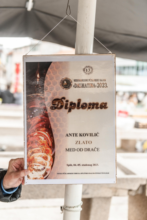 Maša i suprug bave se uzgojem pčela na području Rupa: 'Počeli smo nakon rata, trebalo je nešto raditi'