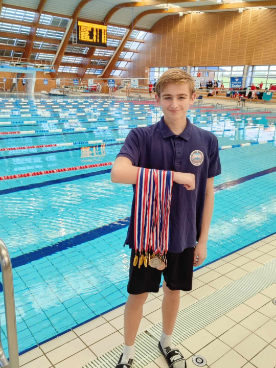 Plivač 'Mora' Goran Stegić fantastičan u Zadru: Osvojio 14 medalja i više naslova državnog prvaka