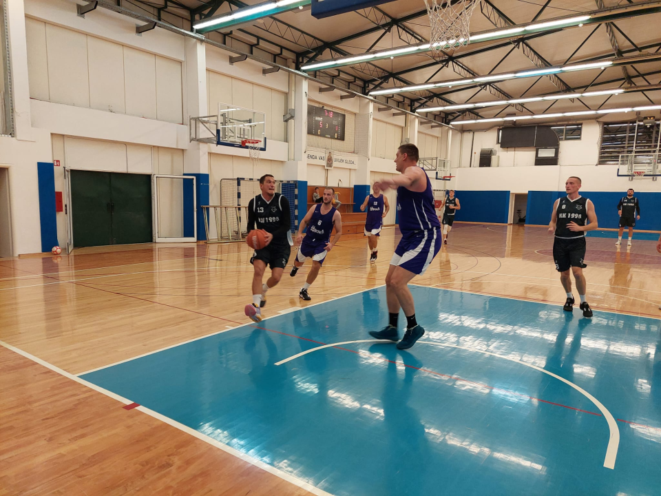 Šibenska rekreativna košarkaška liga: Branitelj naslova bolji od dosad neporažene Šarićeve momčadi