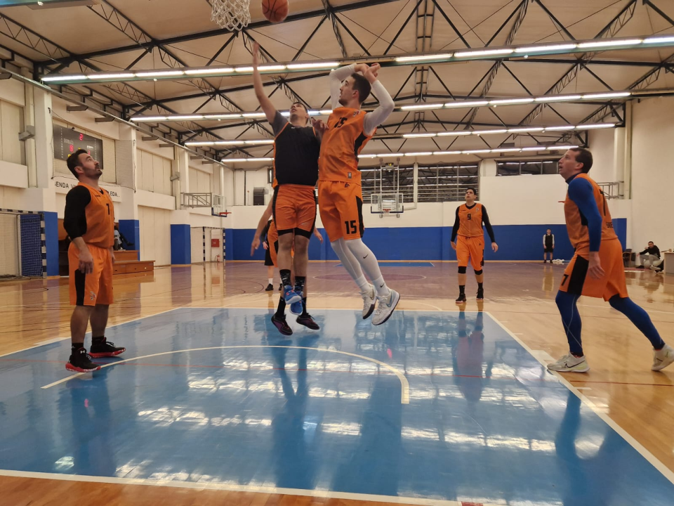 Šibenska rekreativna košarkaška liga: Branitelj naslova bolji od dosad neporažene Šarićeve momčadi