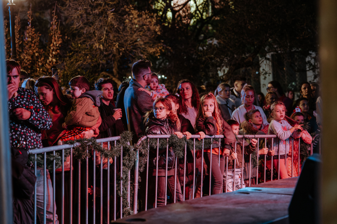 Matija Cvek u prepunom đardinu otvorio Adventuru, već sutra dva nova koncerta