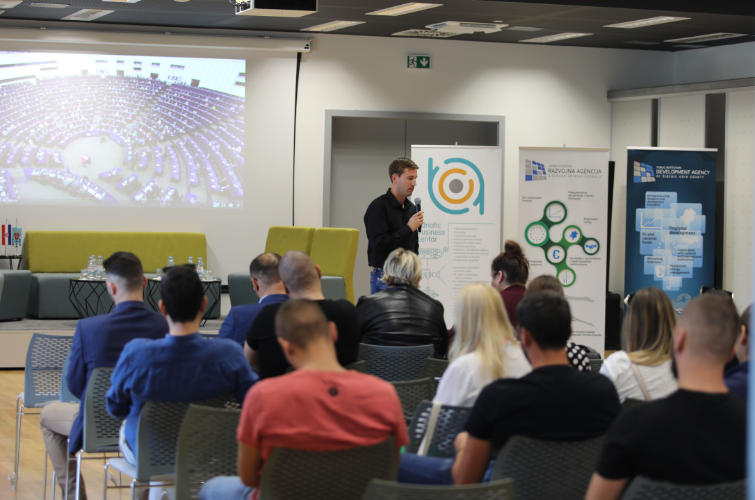 Može li AI zamijeniti čovjeka, saznajte ovaj petak na konferenciji u Šibeniku! 