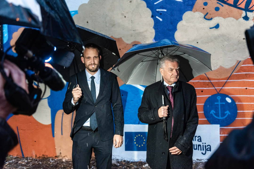 Šibenik ima novi mural, a na njemu piše da je 'još puno lipih priča pred nama'