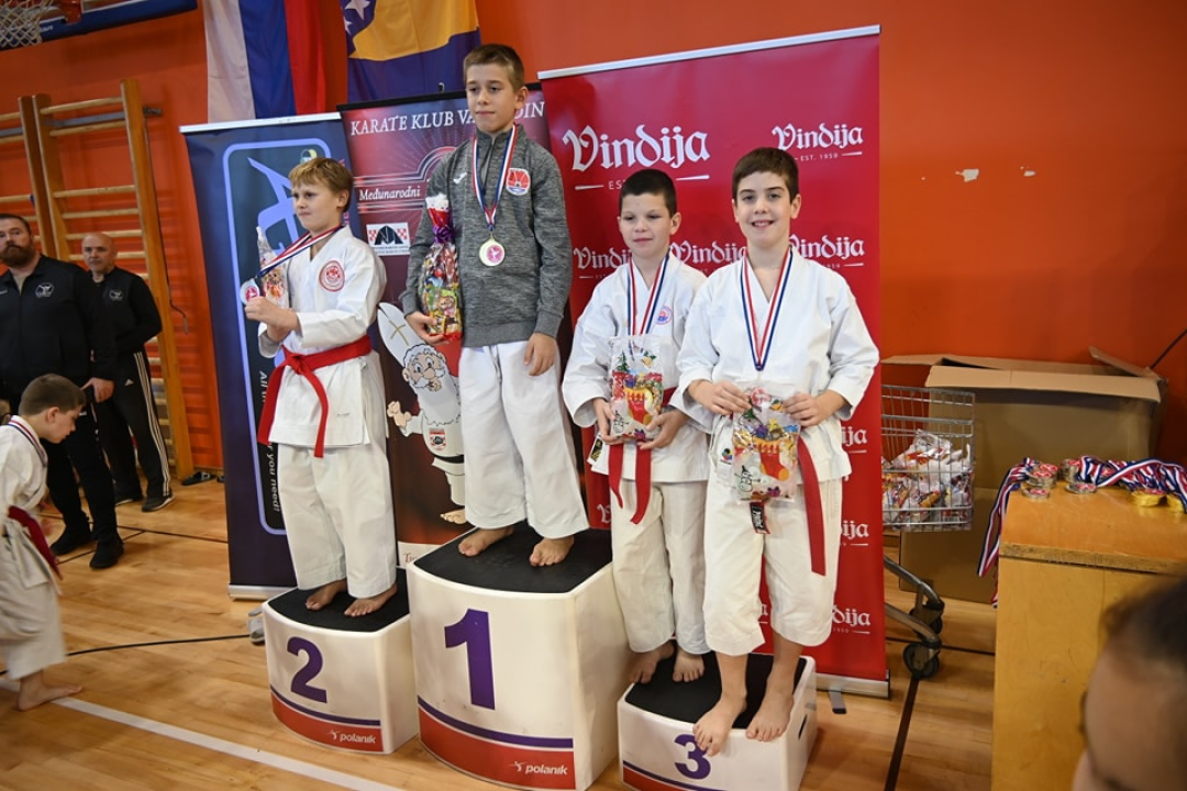 Članovi Karate kluba Okit Vodice na međunarodnom turniru osvojili deset zlata, pet srebra i pet bronci  