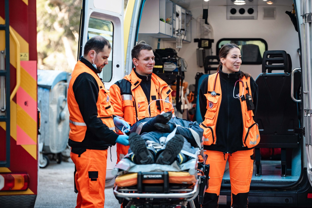 Živahno je bilo u Cvjetnom domu: 'Intervenirali' vatrogasci, HGSS-ovci, Crveni križ, policija… 