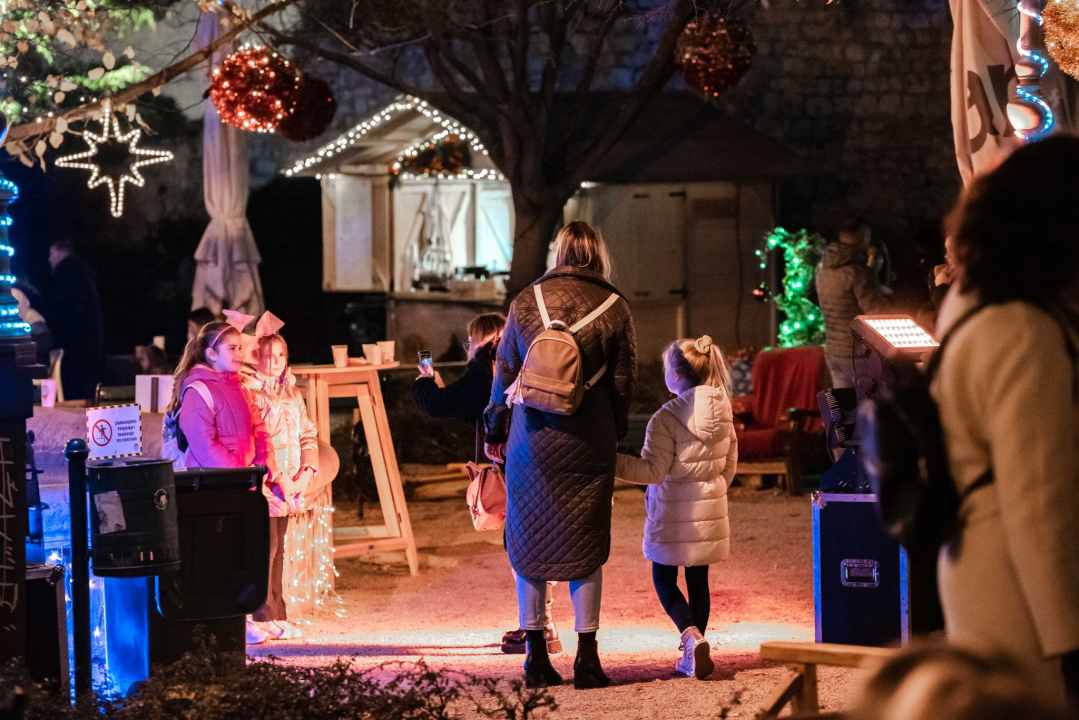 U Azimutu otvorena jedinstvena art &amp; craft izložba 'Božićni tinel'
