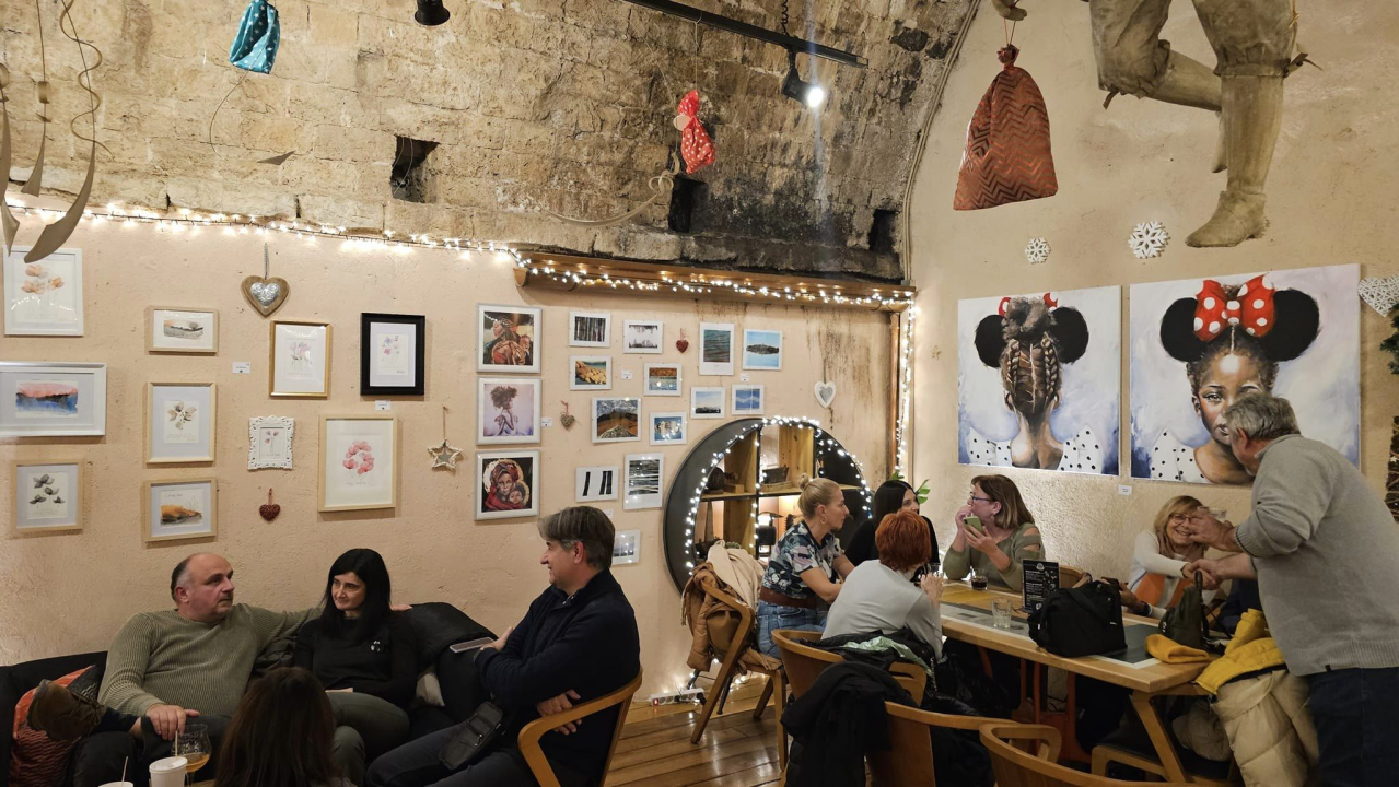 U Azimutu otvorena jedinstvena art &amp; craft izložba 'Božićni tinel'