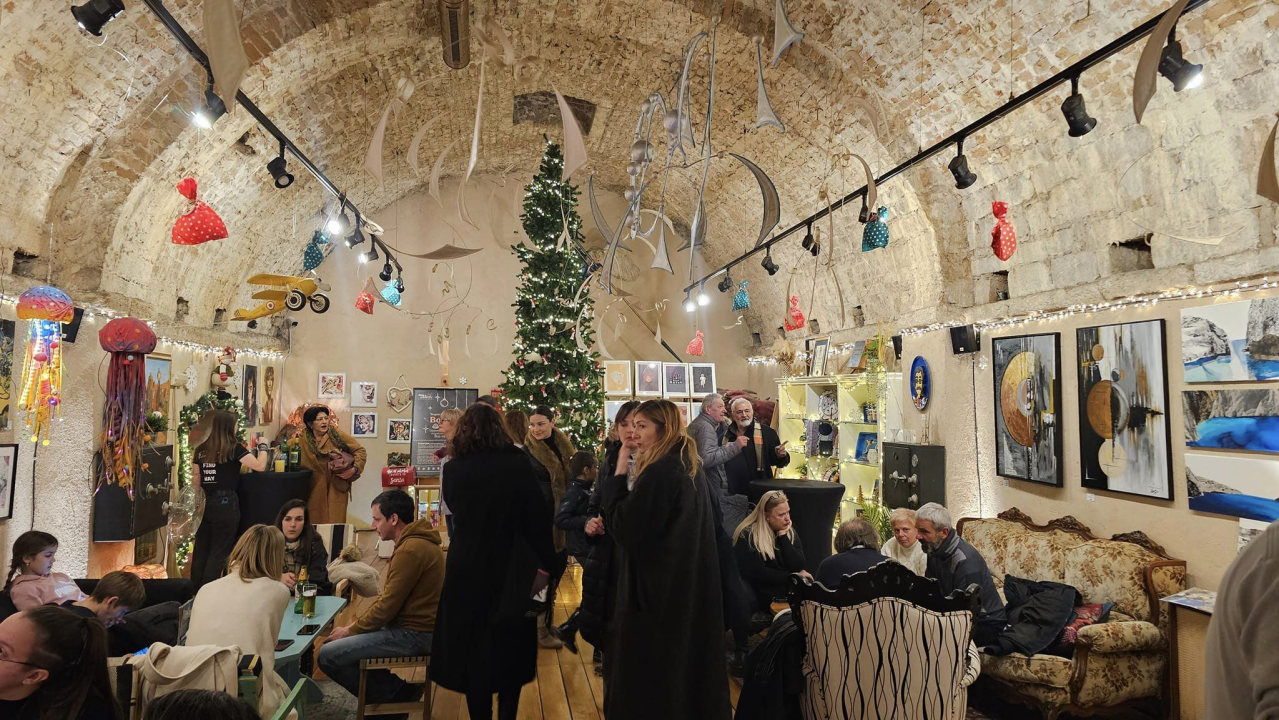 U Azimutu otvorena jedinstvena art &amp; craft izložba 'Božićni tinel'