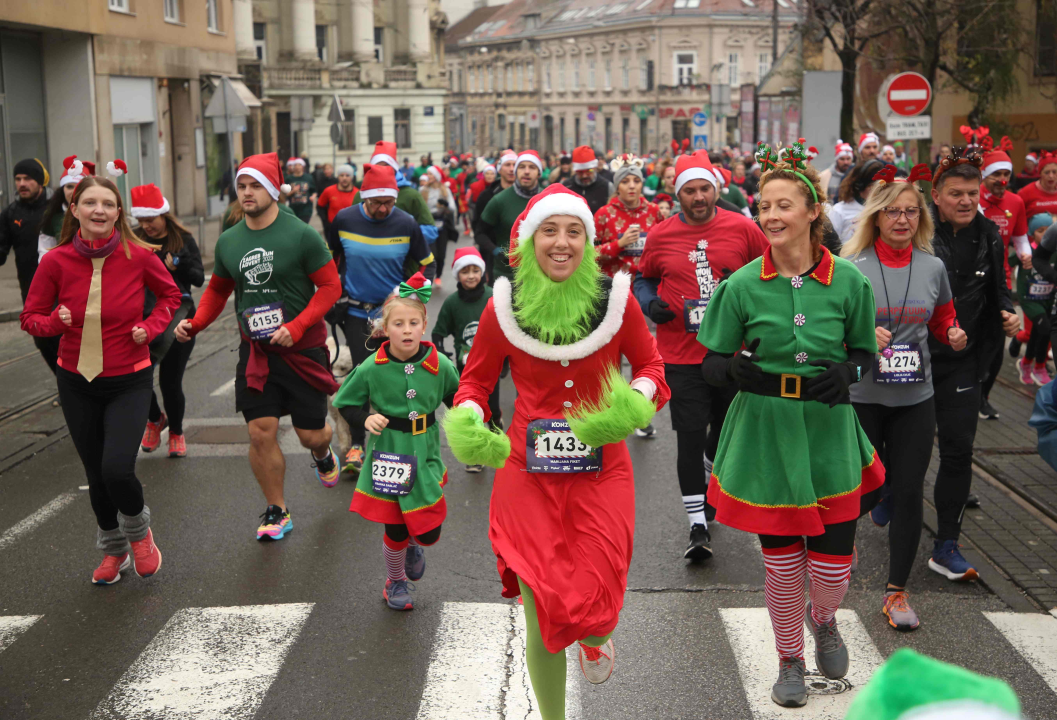 Zagreb Advent Run oborio sve rekorde: Više od 4300 kostimiranih trkača preplavilo ulice