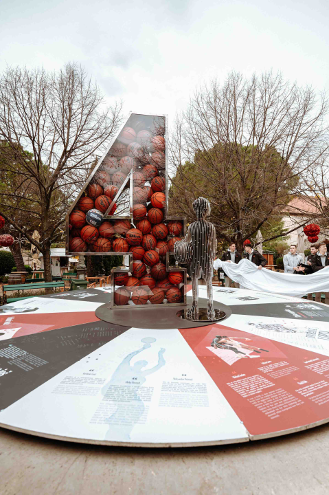 Umjetnička instalacija u spomen na Dražena Petrovića svečano otkrivena u đardinu