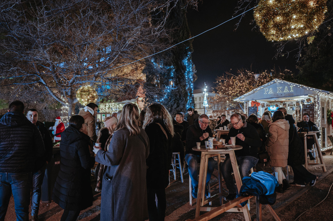 Mlada glazbenica Nika Turković napravila dobru atmosferu u Parkiću  