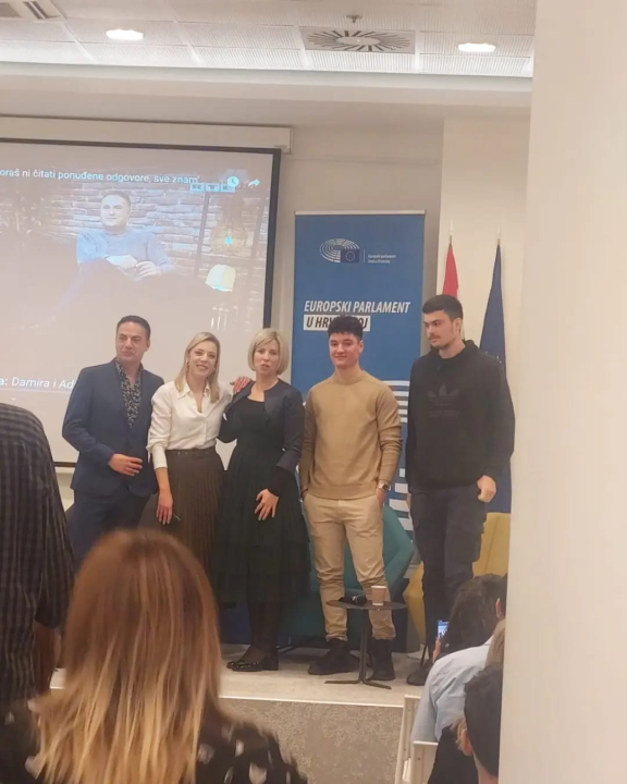 Šibenski gimnazijalci sudjelovali u raspravama u Kući Europe