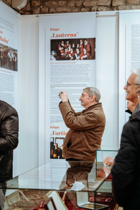  U Muzeju otvorena fenomenalna izložba ‘Važna je emocija, a ne note! Kazivanja o šibenskim klapama’