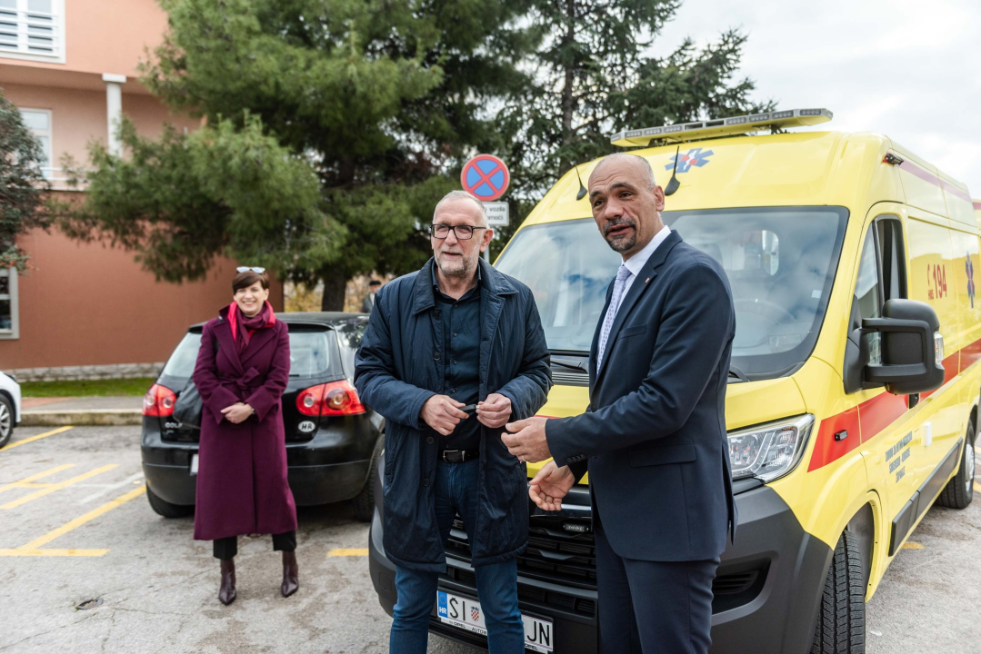 Šibenska Hitna dobila novo vozilo: 'Naš vozni park je sad sigurniji za pacijente i djelatnike'