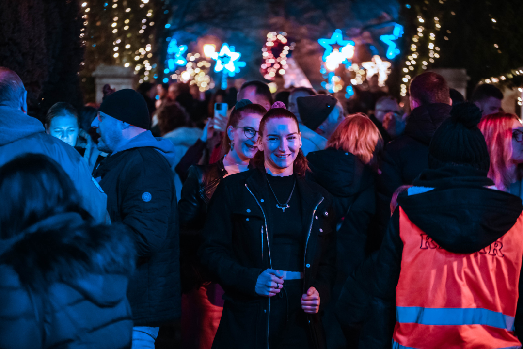 Disco Gimnazija u Parku proslavila 45. rođendan: Šibenčani uživali u starim hitovima  