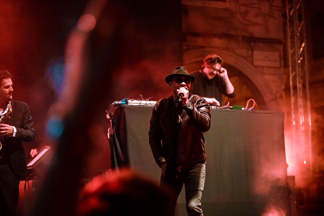 Spektakularan uvod u najluđu noć u godini: Parov Stelar oduševio Šibenčane  