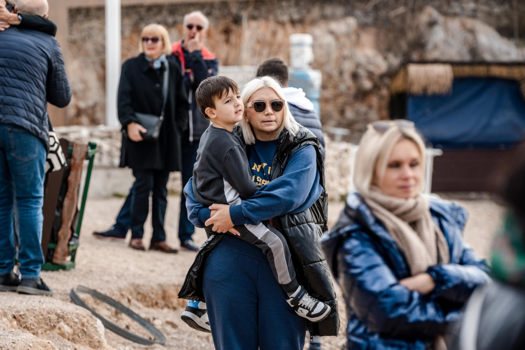 Šibenčani u retro kostimima zaplivali na Banju i obilježili 180 godina turizma u gradu