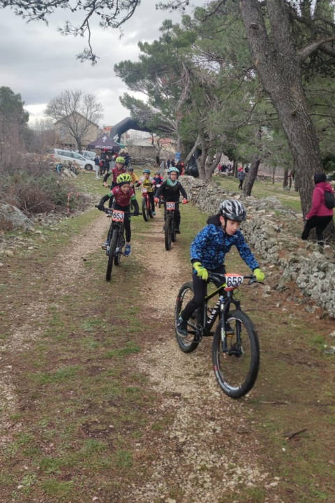 Okupilo se stotinjak natjecatelja: U Vrsnom održana rekreativna brdsko-biciklistička utrka