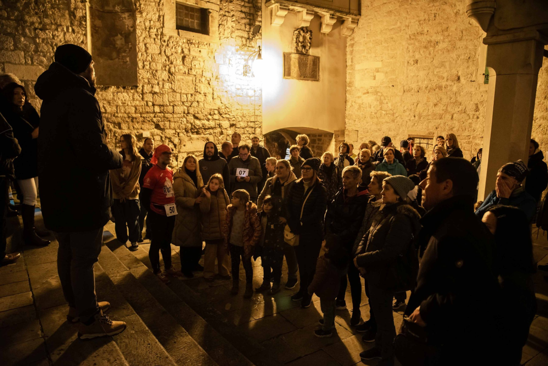 Trčanje, potrage, klape, rock and roll: Noć muzeja u Šibeniku za novu publiku prolazi uz dobar odaziv 