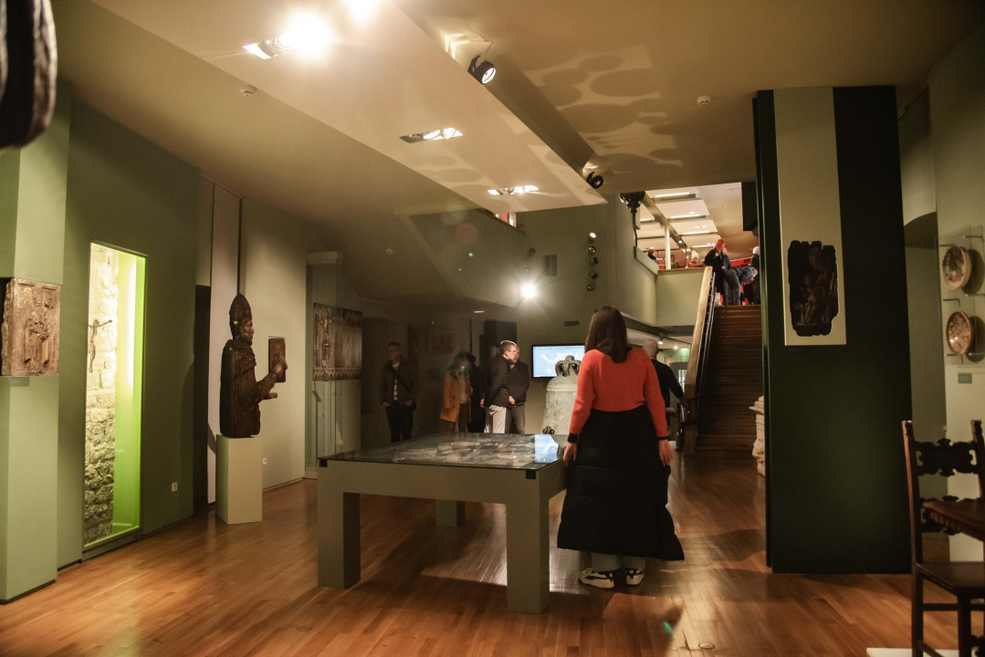 Trčanje, potrage, klape, rock and roll: Noć muzeja u Šibeniku za novu publiku prolazi uz dobar odaziv 