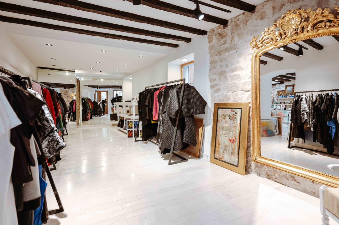 U Galeriji Juraj Dalmatinac potražite poklone za Valentinovo i maturalne haljine 