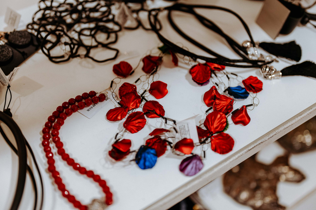 U Galeriji Juraj Dalmatinac potražite poklone za Valentinovo i maturalne haljine 