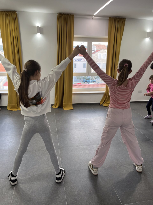 Romina i Juliette Španjolsku i Francusku zamijenile Murterom: 'Zima je ovdje puna života'