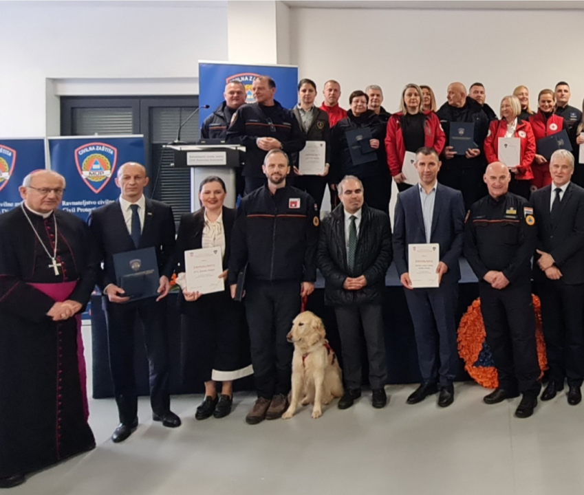 Stožeru civilne zaštite Grada Drniša dodijeljena zahvalnica za izuzetan doprinos razvoju sustava  