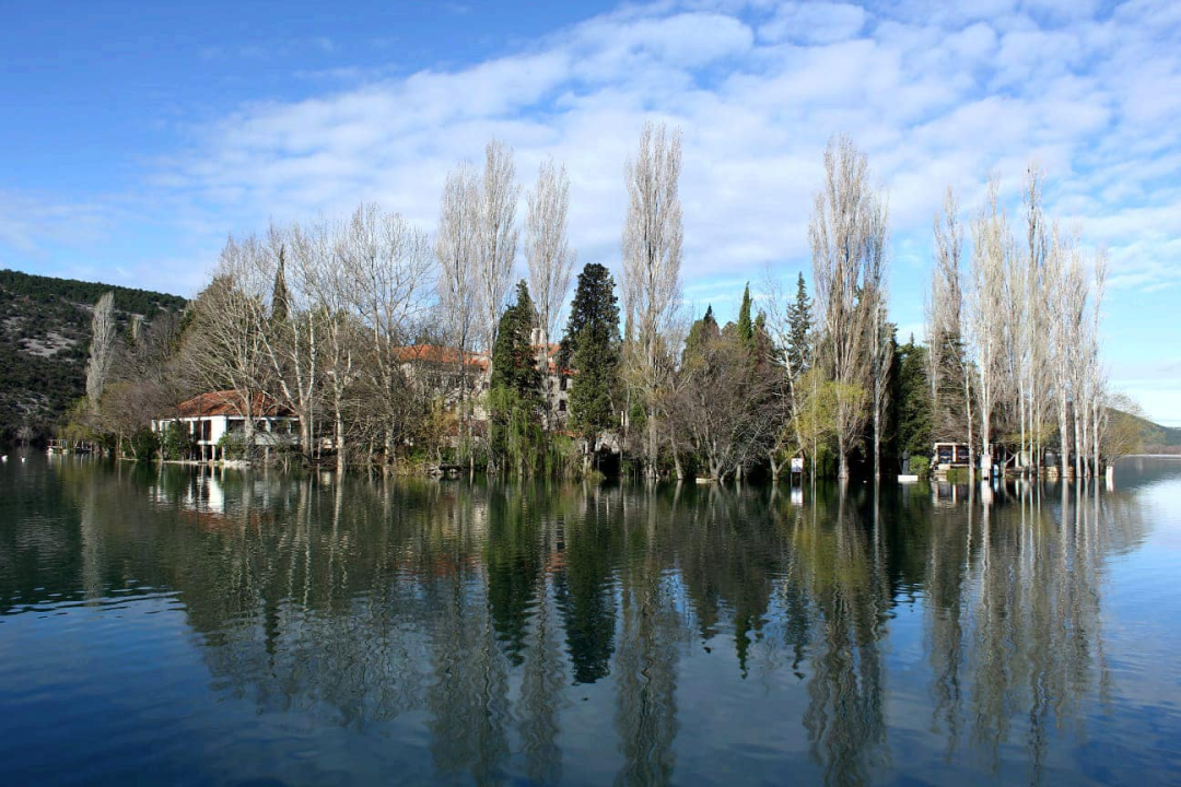 Visok vodostaj Krke poplavio dio Visovca