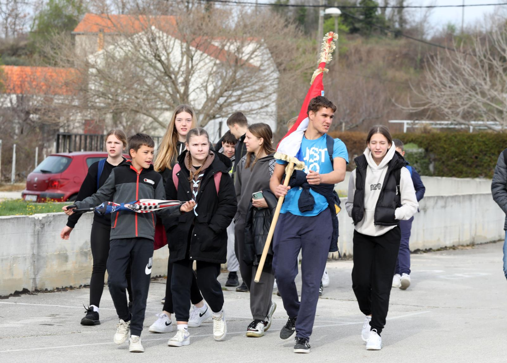 Križni put mladih ŠIbenske biskupije održan pod geslom 'Meni je štit Bog'