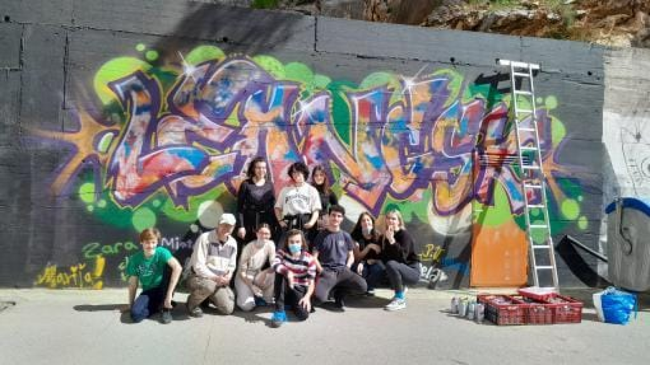 Dva murala u dvorištu gimnazije na 80 kvadrata zida: Grafiti kao umjetnost, a ne vandalizam