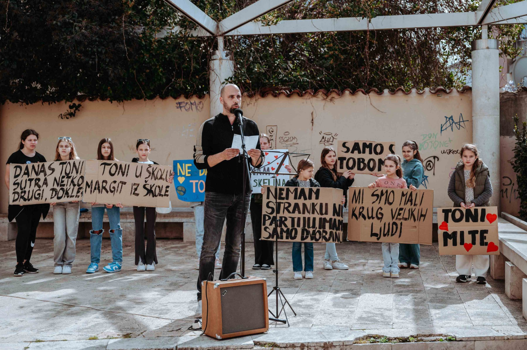 Prosvjed za profesora Tonija Skelina: 'Doživio je ogromnu nepravdu, svi smo u stanju šoka'