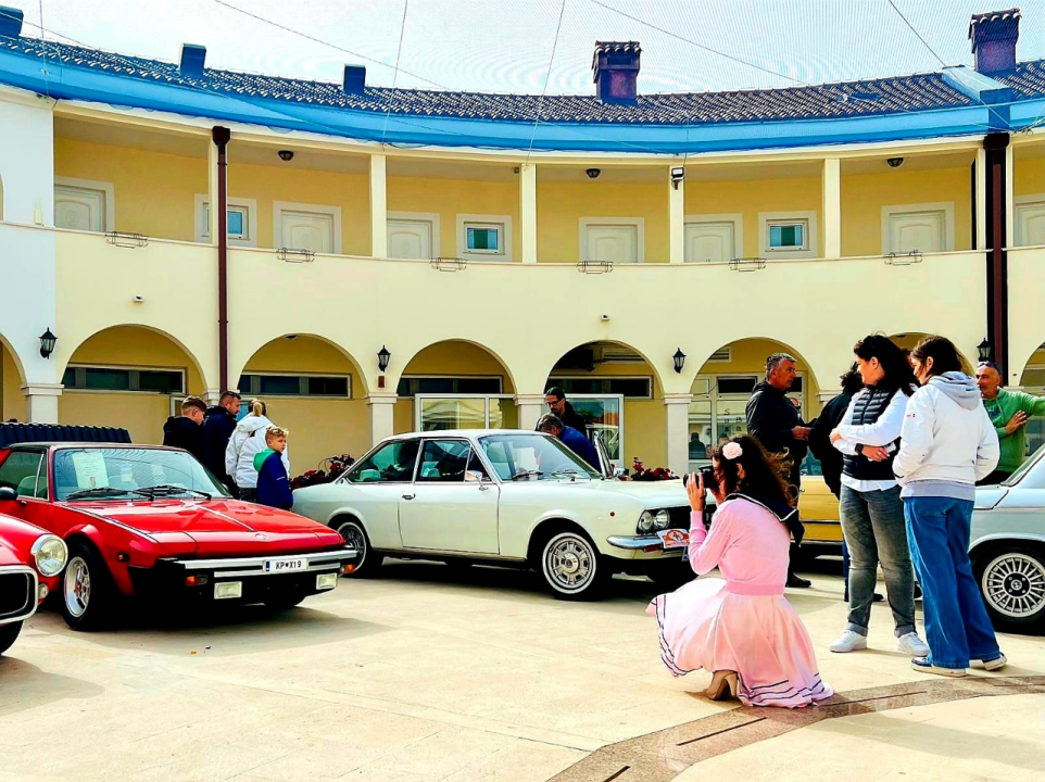 Uskršnji doručak u Rogoznici uveličali i oldtimeri