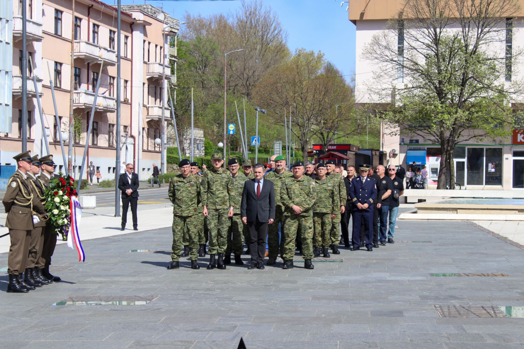 U Kninu svečano obilježena 17. obljetnica ustrojavanja Gardijske mehanizirane brigade