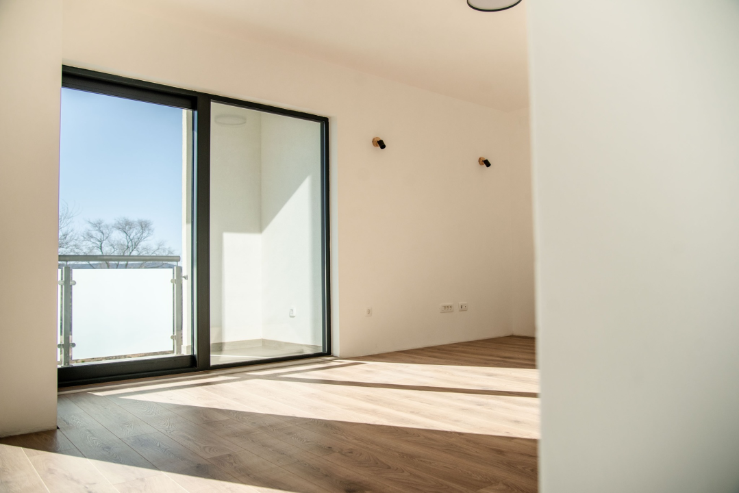 Iznajmljuje se atraktivan i prostran poslovni prostor u Ražinama!