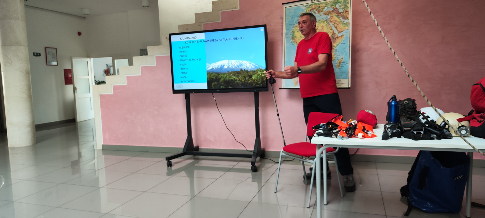 Planinarska priča koja osvaja: Alan Šimunović na 'Noći Geografije' u OŠ Meterize