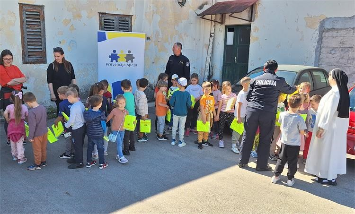 Djeca iz vrtića Blažena Hozana posjetila policiju, oduševio ih pas tragač/napadač Thanos-Tigar