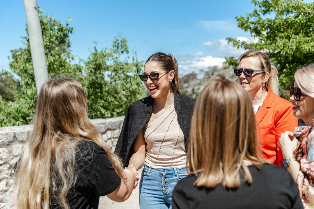 Zagrijavanje na tvrđavi Barone: Kandidatkinje za najljepšu mamu Hrvatske zabavljale se na šibenskom kaštelu