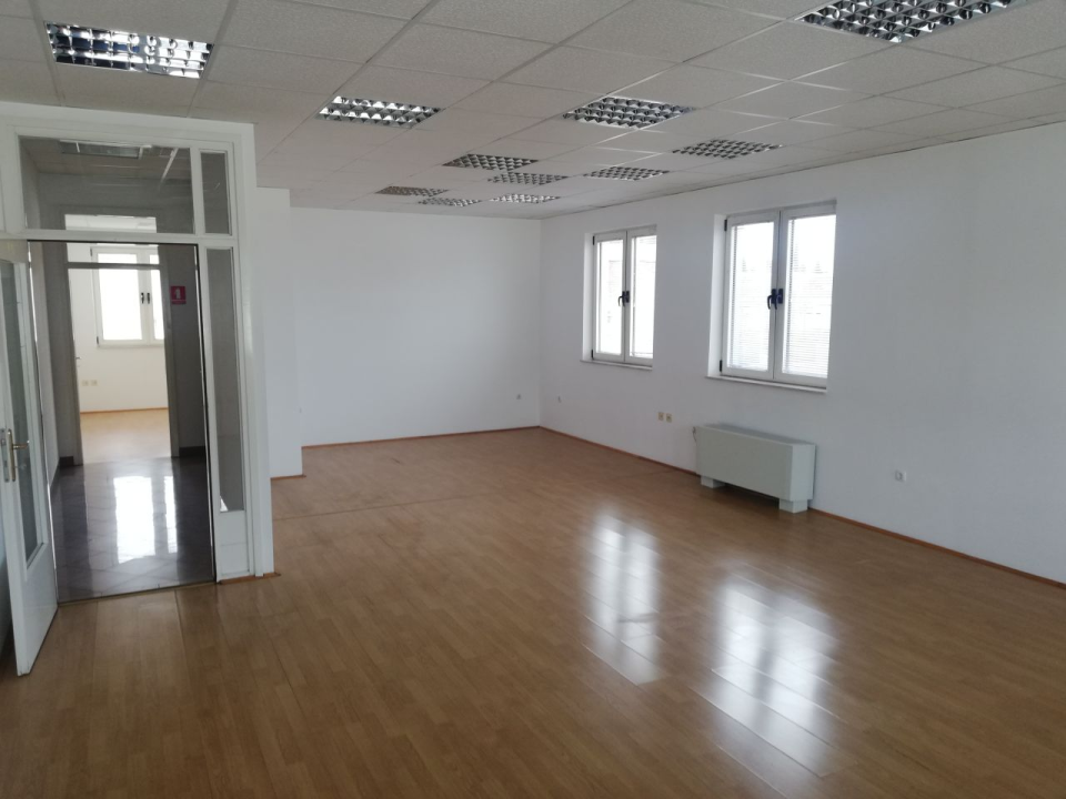 Iznajmljuje se atraktivan uredski prostor u Šibeniku! 