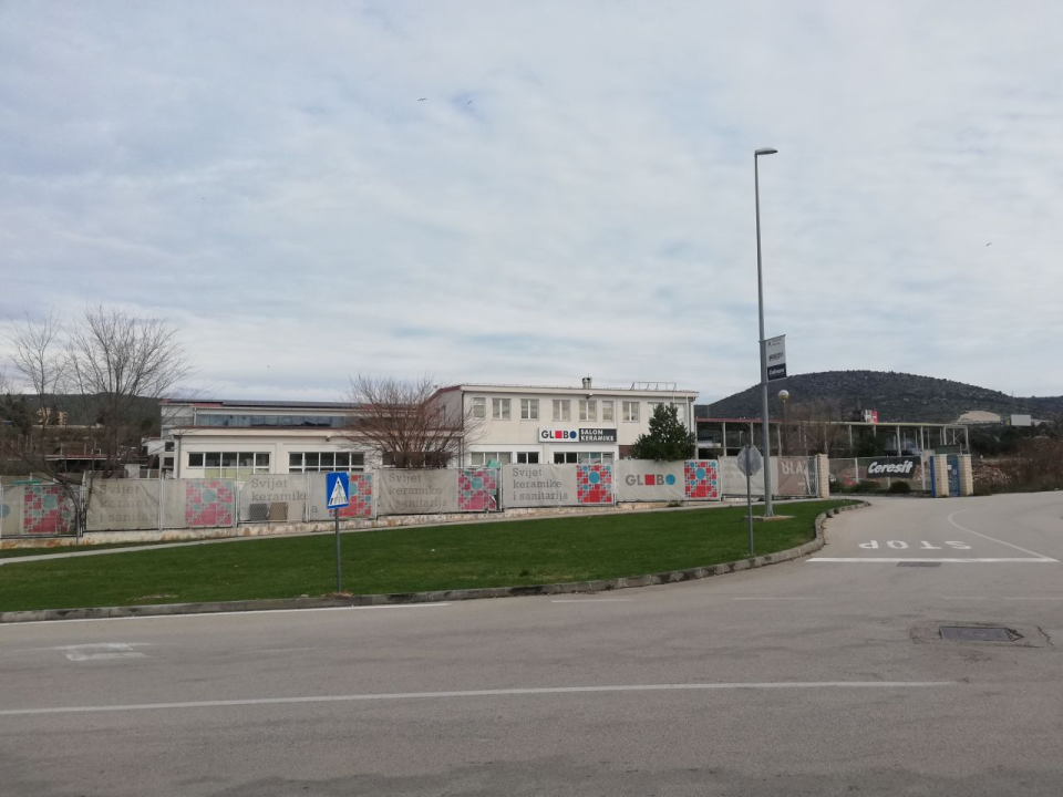 Iznajmljuje se atraktivan uredski prostor u Šibeniku! 